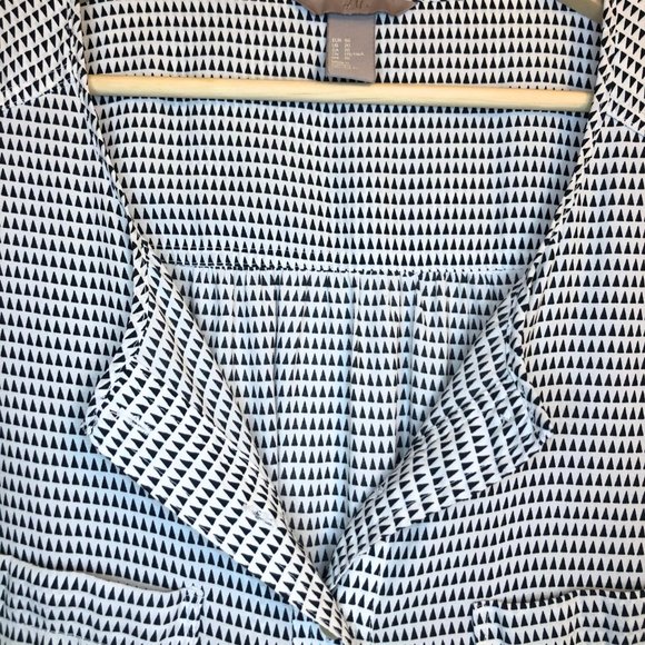 White with Black Triangles Business Casual Tunic Blouse - Sz 20 - Picture 3 of 8